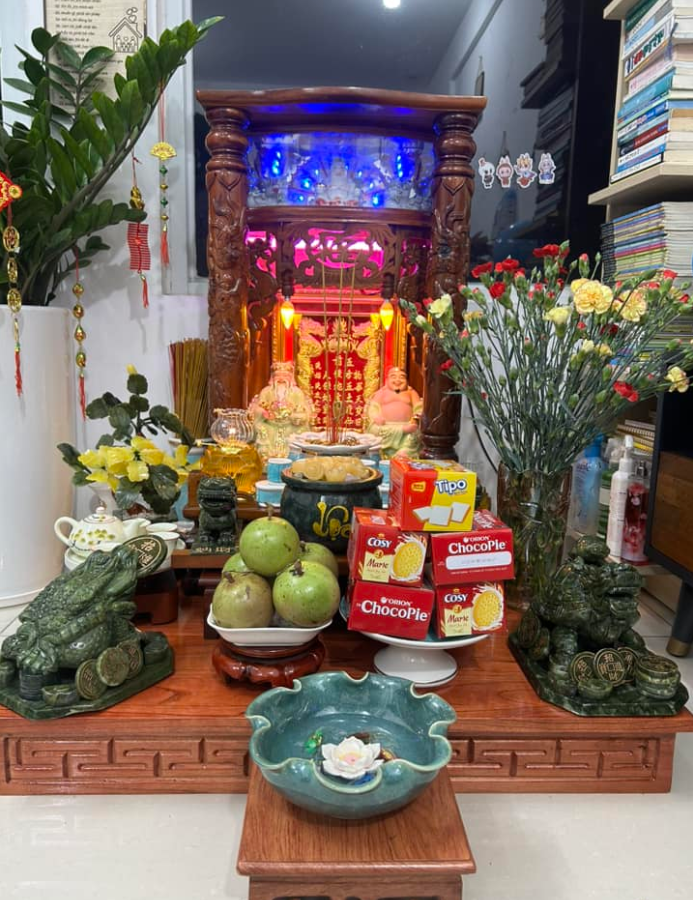 Bàn thờ thần tài gỗ Lát Hương